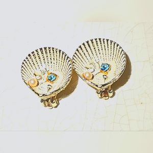 1960s Gorgeous Vintage shell with pearl and Crystals inside clip on earrings